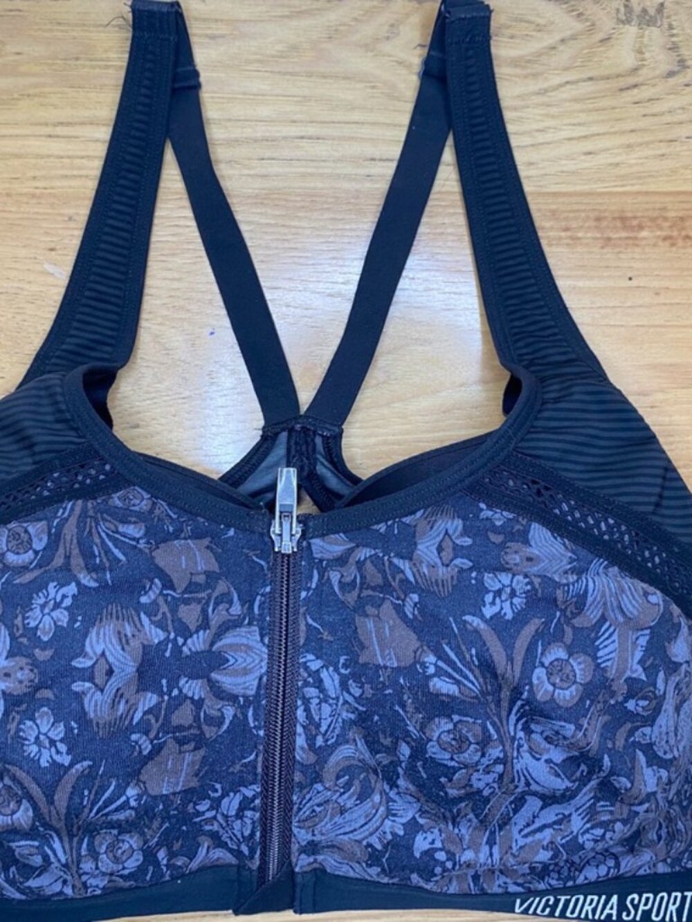 Victoria's Secret Bra Sz: 36D Knockout by VS Front Close Sports Bra Black Floral